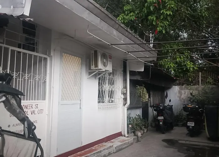 Guest house Cozy Staycation With Ac & Wi-fi Fully Furnished In Valenzuela 3*